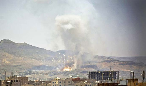 Estados Unidos bombardea instalaciones del Ejército yemení